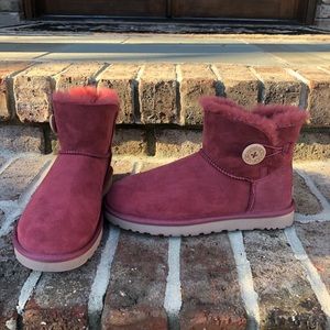 UGG women’s Mini Bailey button boot